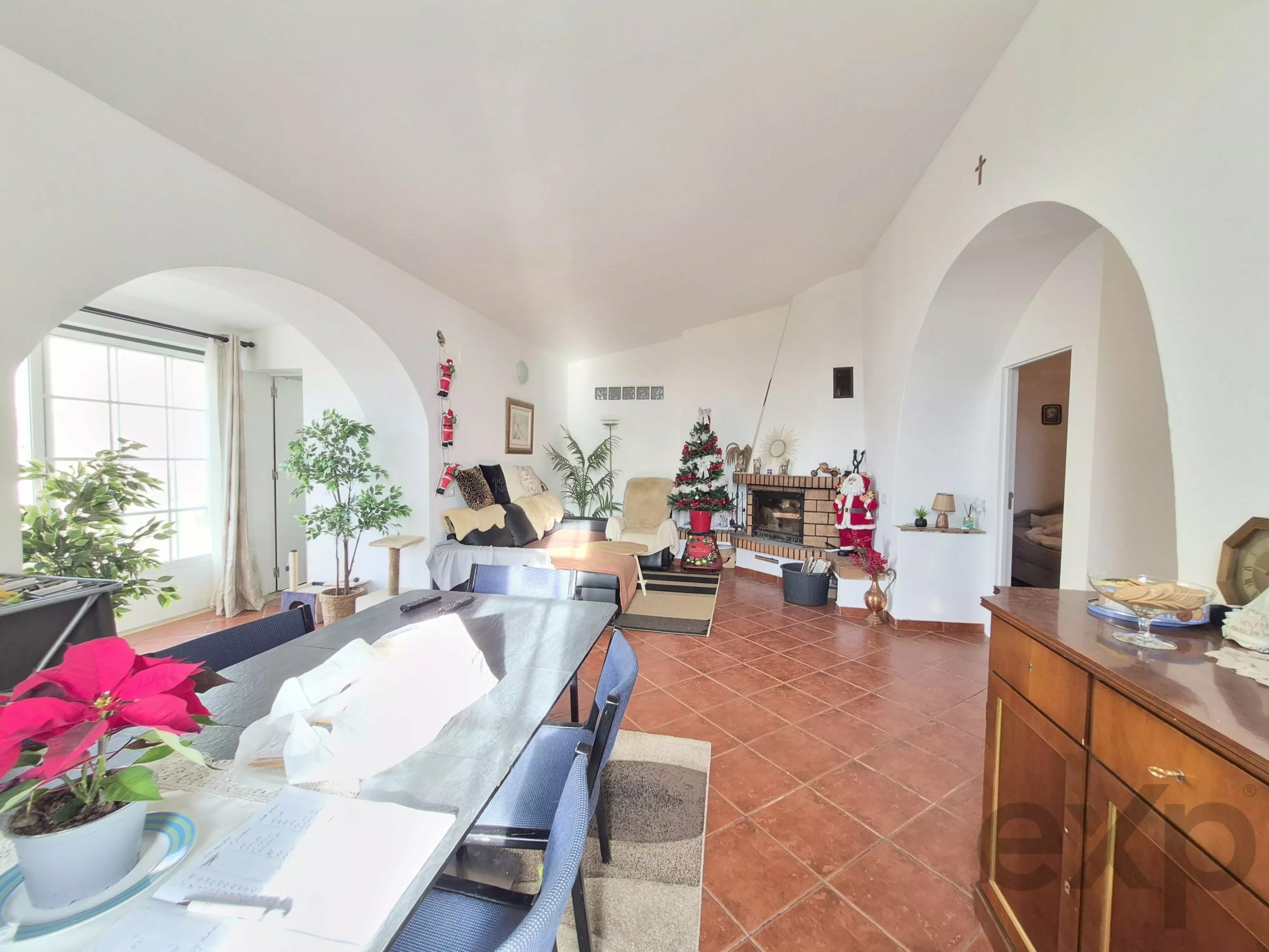 Renovated farmhouse ideally located in the middle of nature.