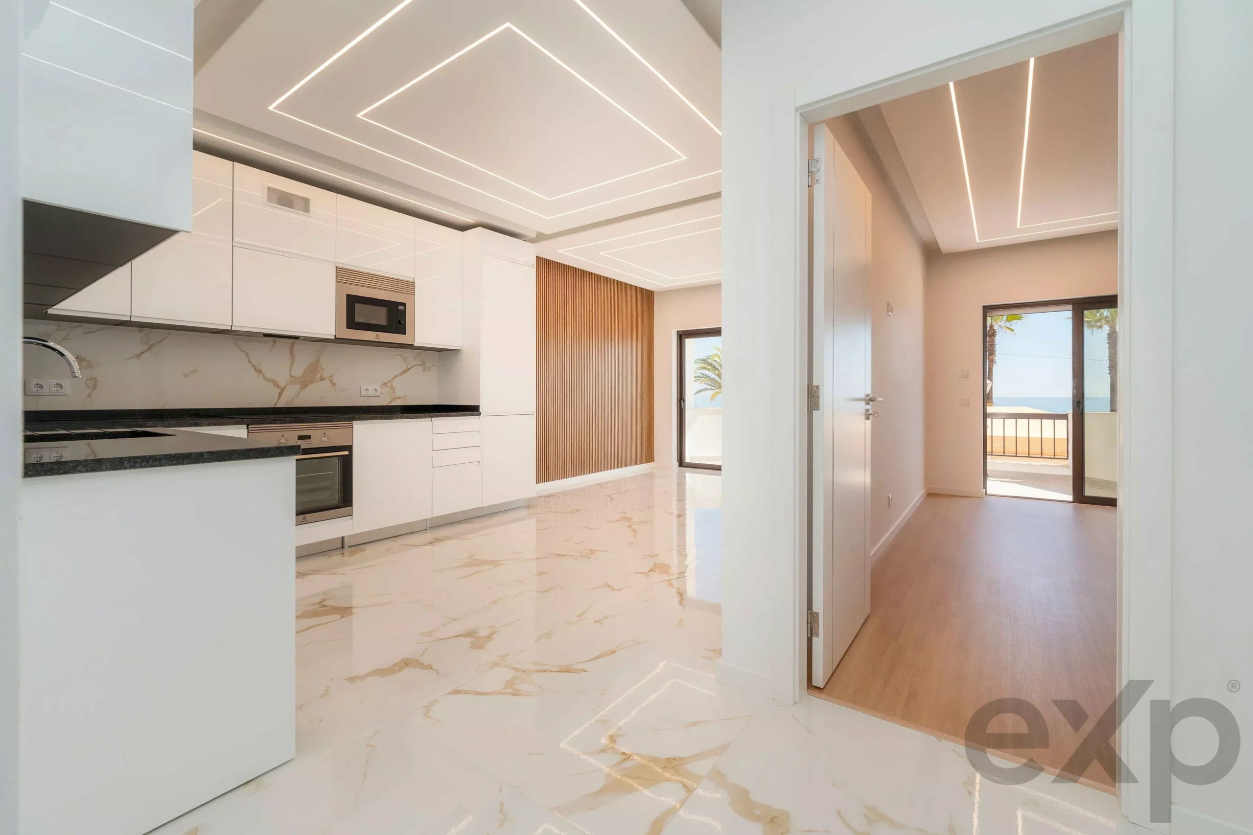 Modern beachfront apartment in Quarteira