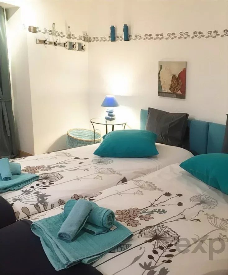 Exclusive property with five independent units and investment potential