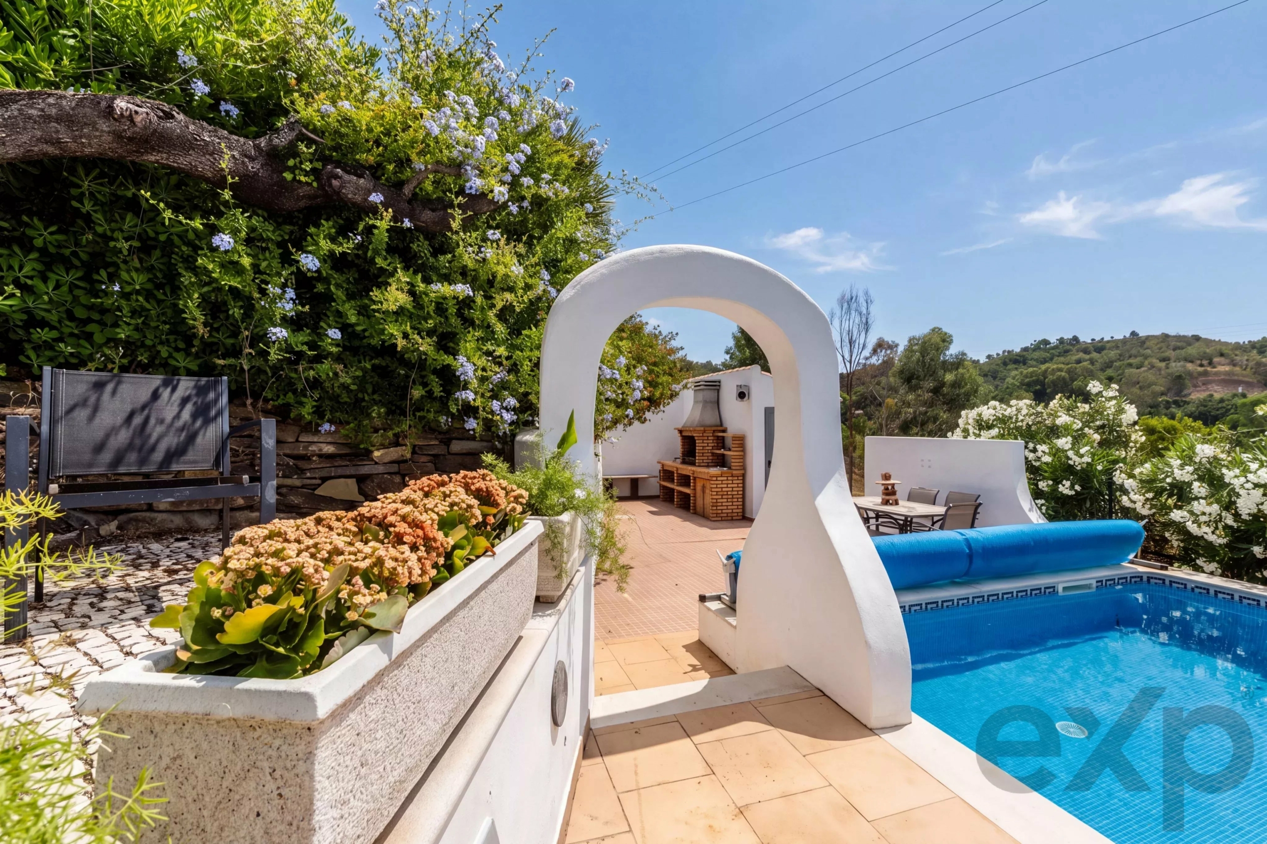 Beautiful Family Home with Equestrian Facilities Set in 2.3 hectares