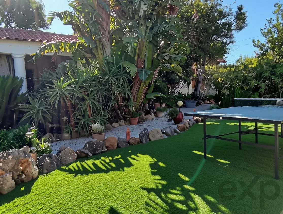 Exclusive property with five independent units and investment potential