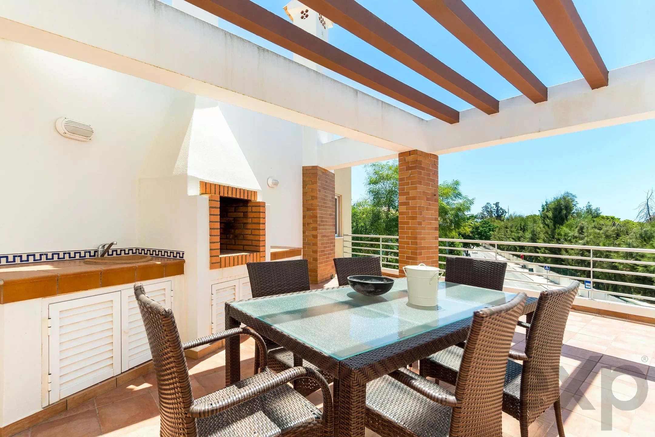 Furnished 2-bedroom apartment with terrace and parking in the centre of Cabanas de Tavira