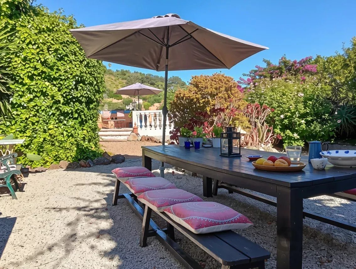 Exclusive property with five independent units and investment potential