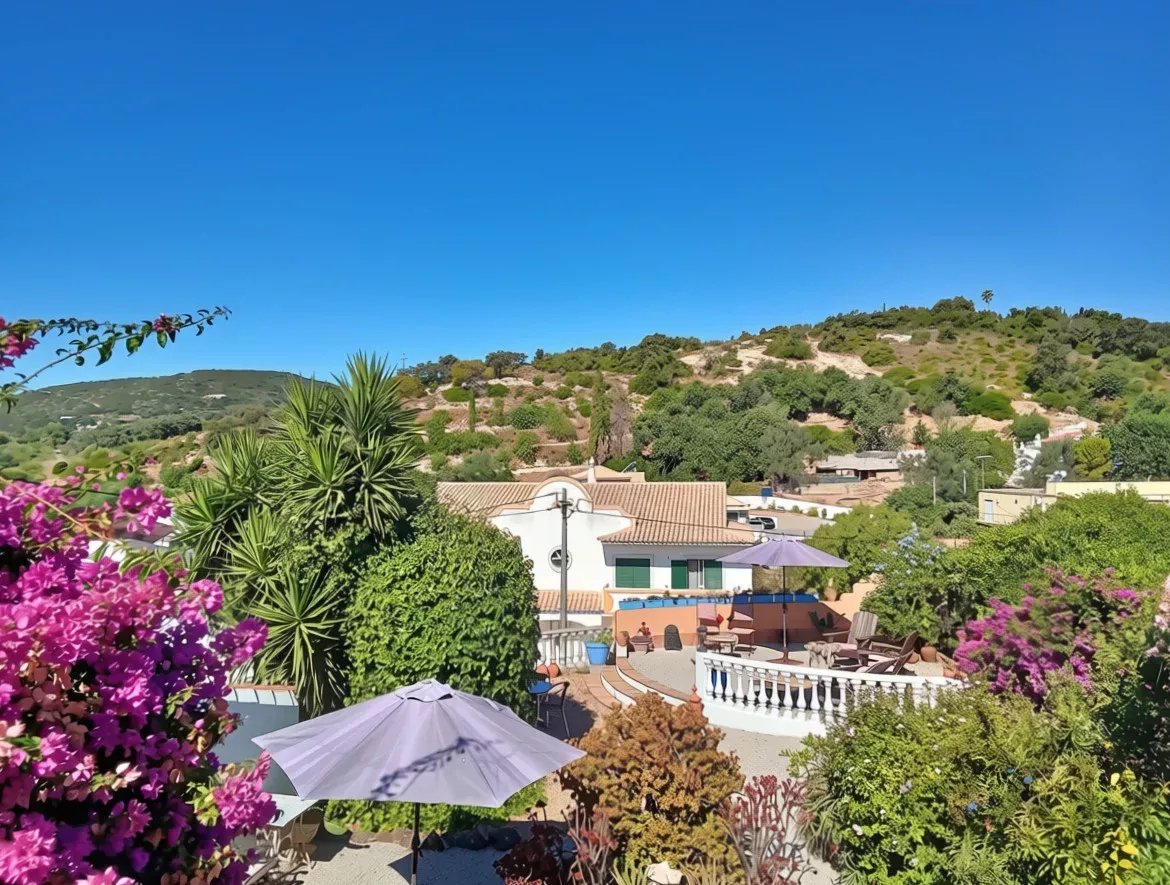Exclusive property with five independent units and investment potential