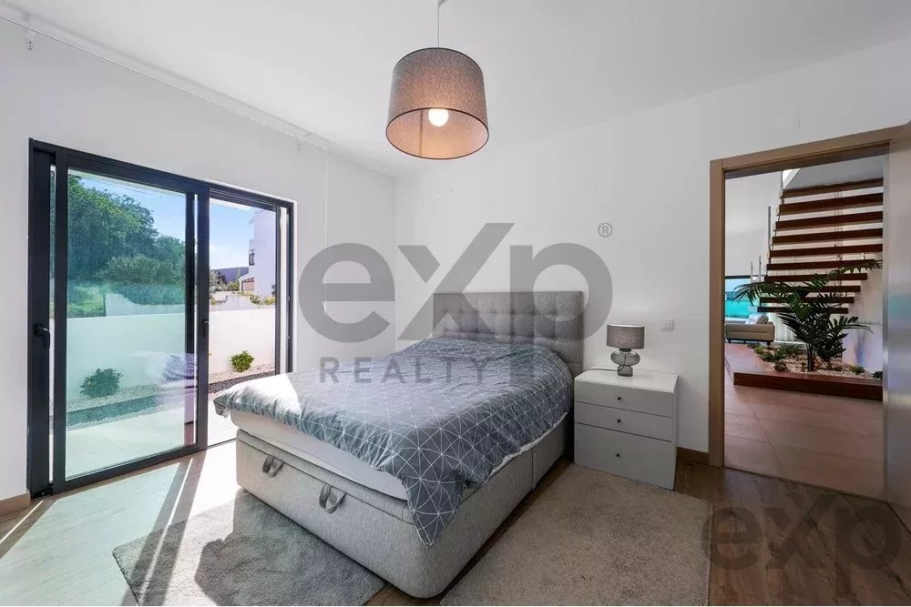 New T4 villa 5 min car to the Beach.