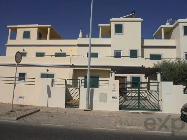 Moradia T4 em Condomínio Fechado em Moncarapacho