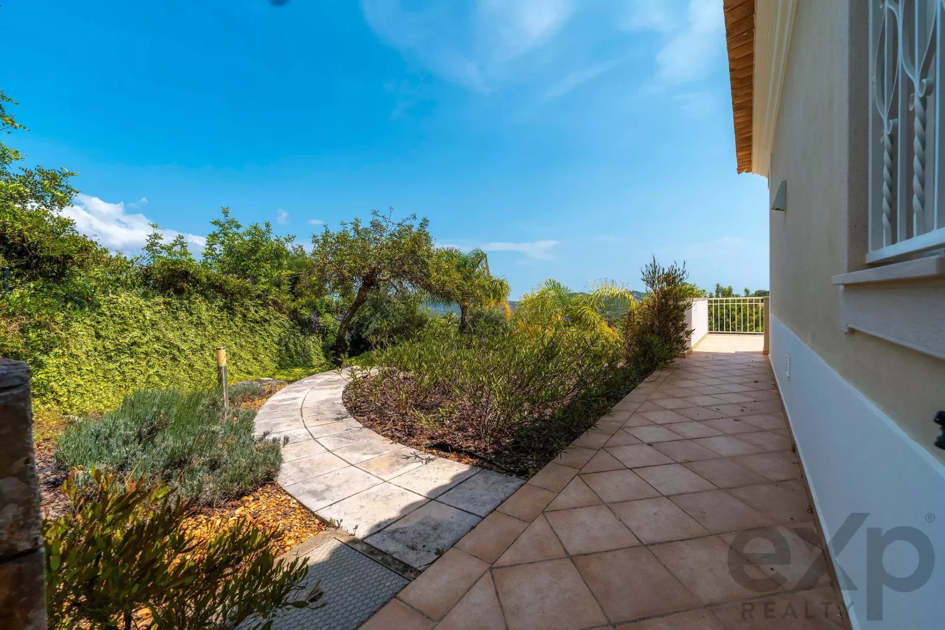 Four bedroom villa with open views and pool in São Bras de Alportel, Algarve