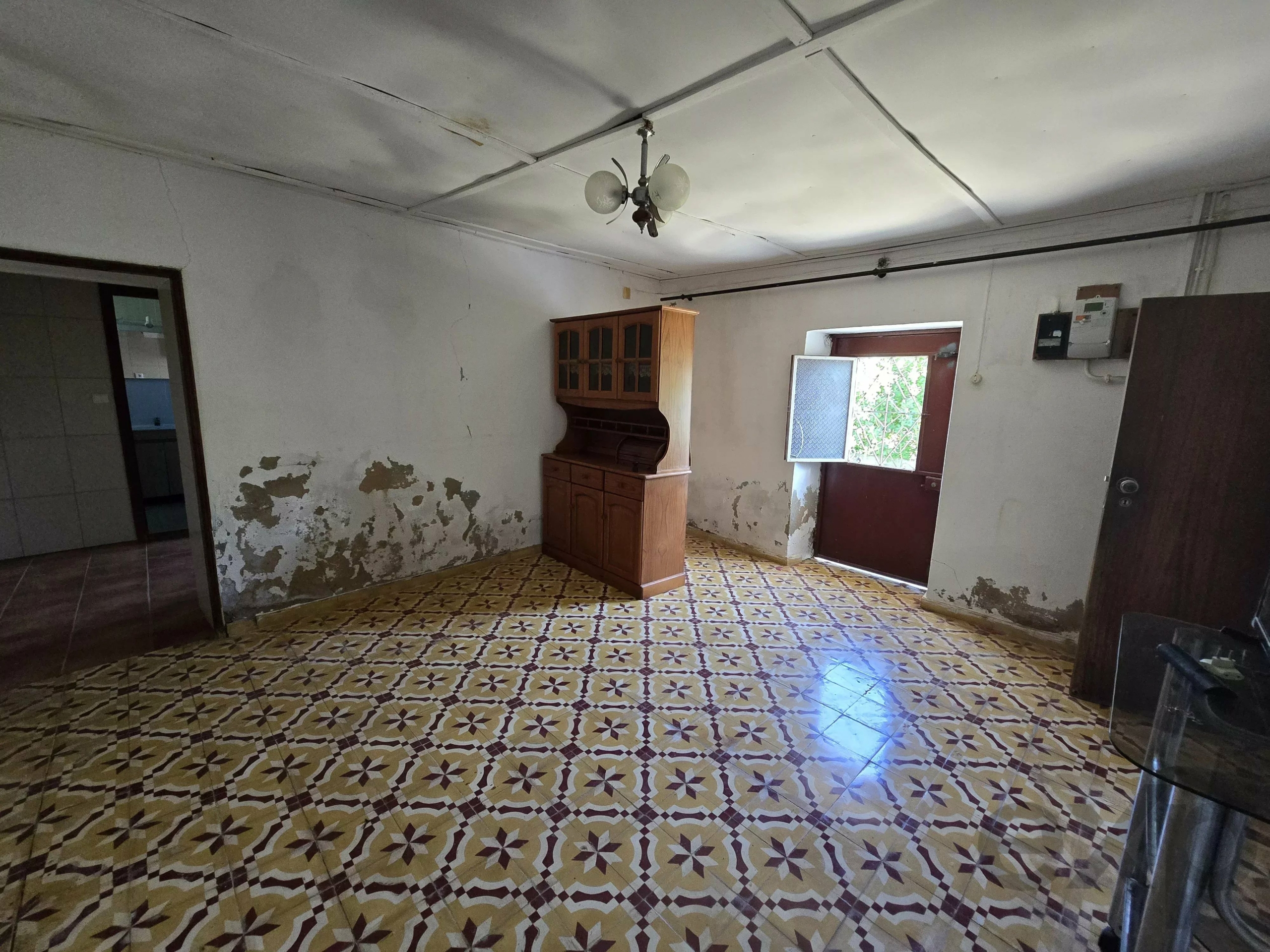 6 room Farmhouse with 1.5 hectares of land and sea view
