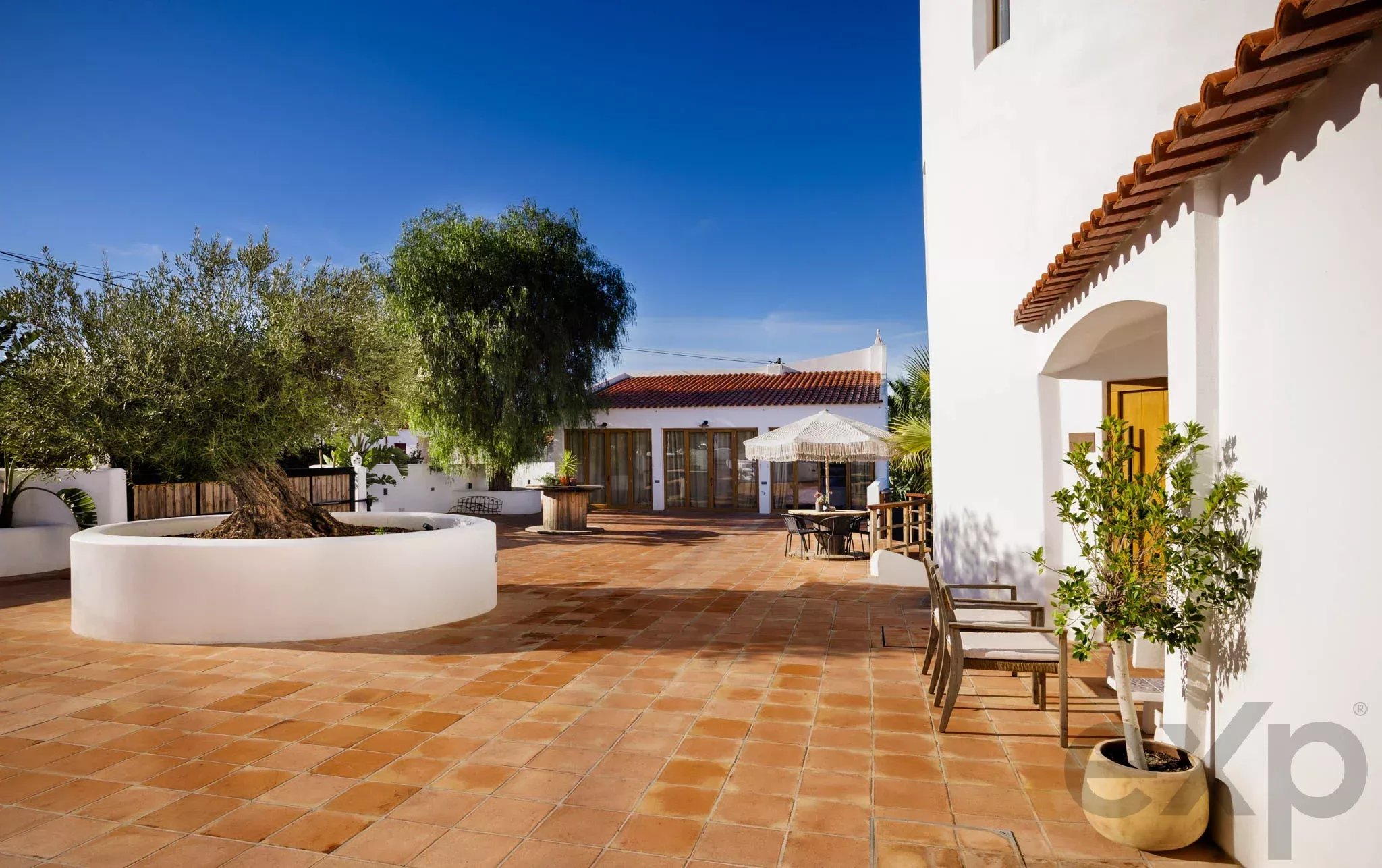 Rare Riverfront Estate with AL Licence: Turnkey 8-Suite Retreat Near Silves