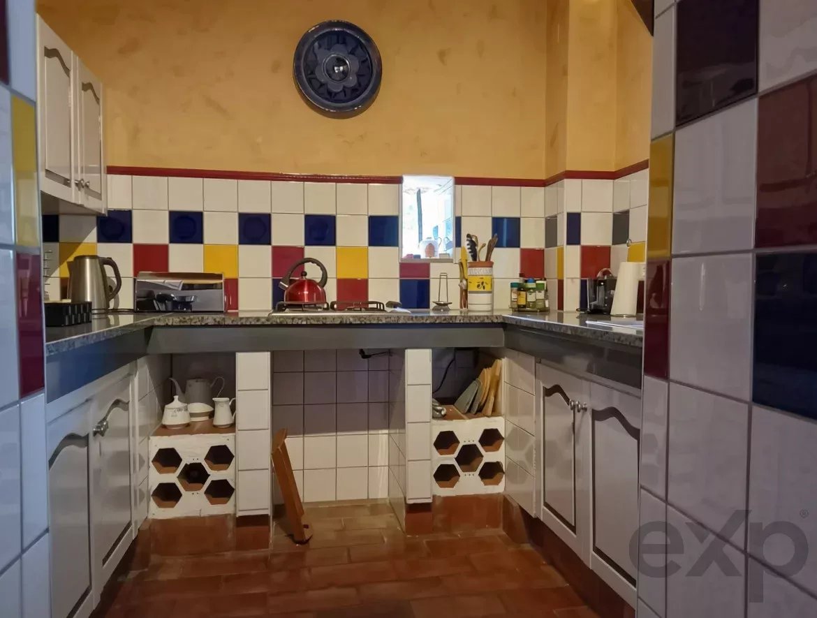 Exclusive property with five independent units and investment potential