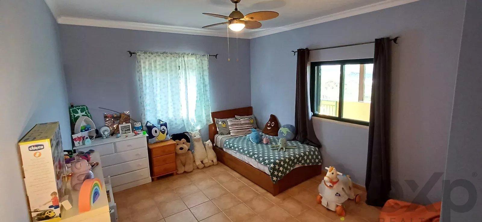 Mixed-use property with 150 m² commercial space, self-contained 2-bedroom apartment and 2,600 m² plot — 3 km from Loulé, Algarve