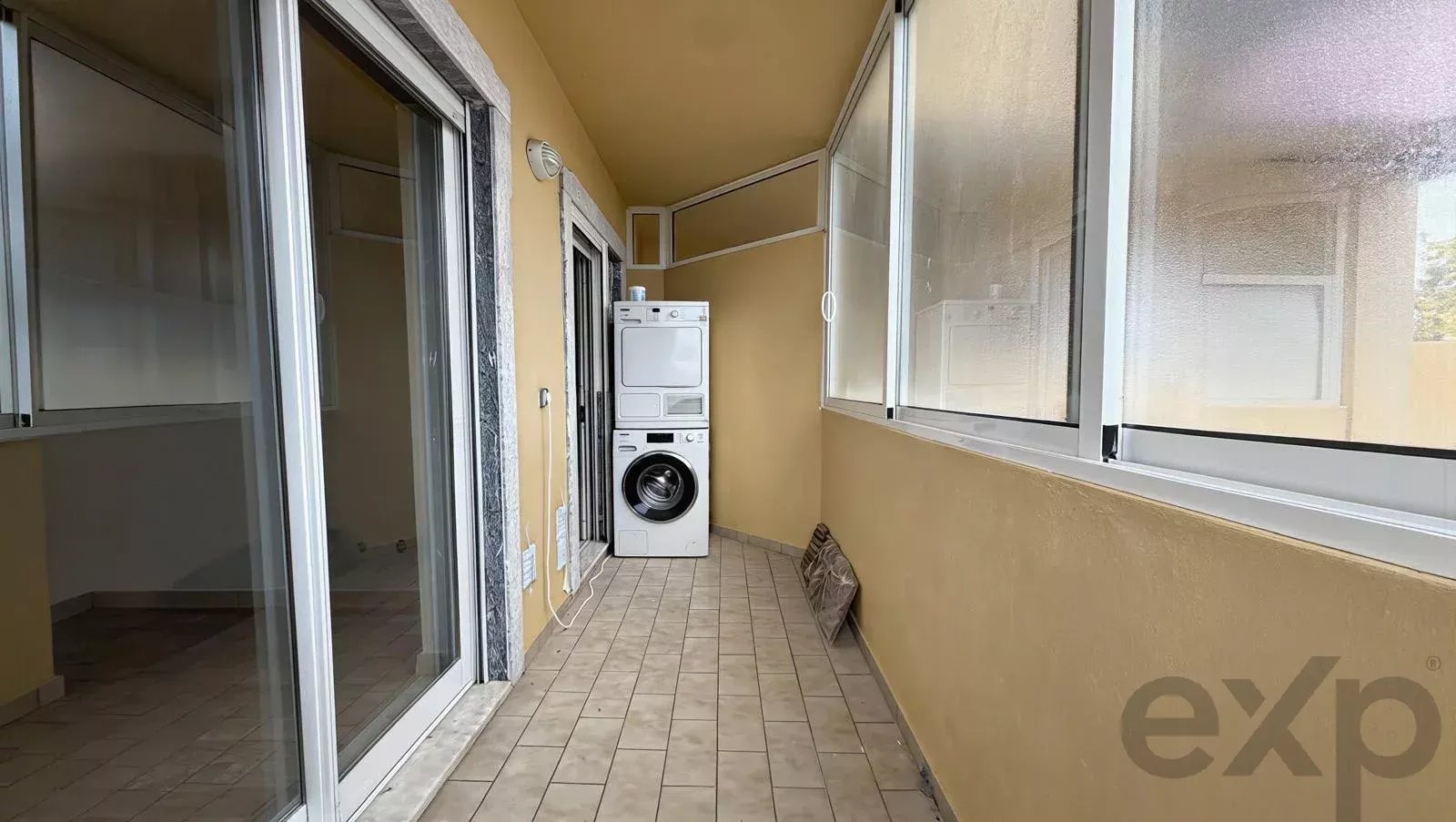 Spacious 3-Bedroom Apartment in Quelfes, Olhão