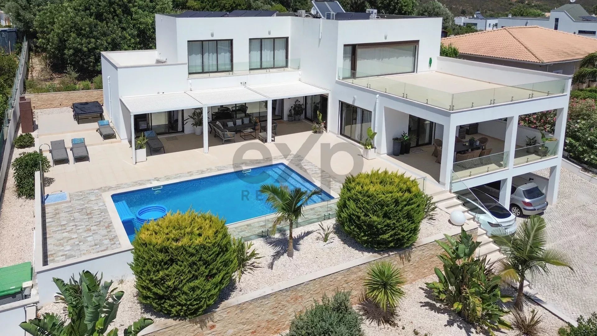 Luxury 4-bedroom villa of 437 m² with swimming pool – Mexilhoeira Grande, Portimão