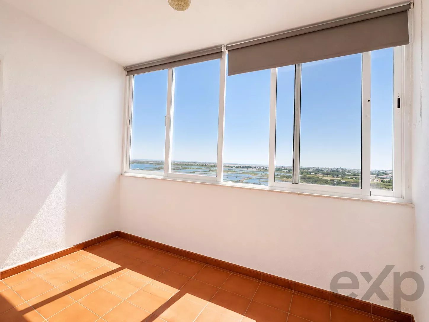 Elegant 3-Bedroom Apartment with Stunning Views over the Ria Formosa