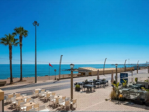 Modern beachfront apartment in Quarteira