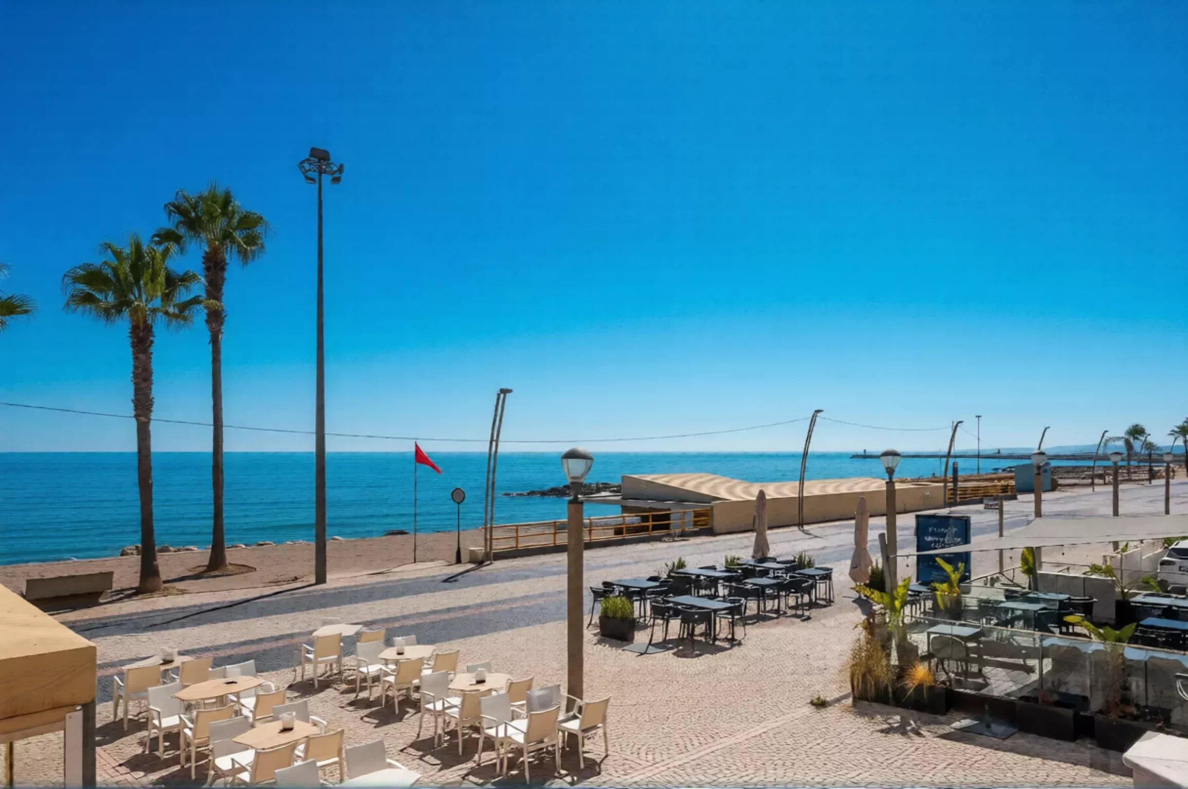 Modern beachfront apartment in Quarteira