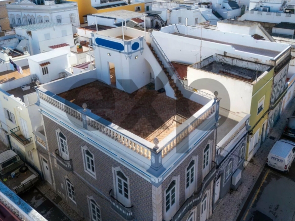 Stunning Large Townhouse in the Heart of Olhão