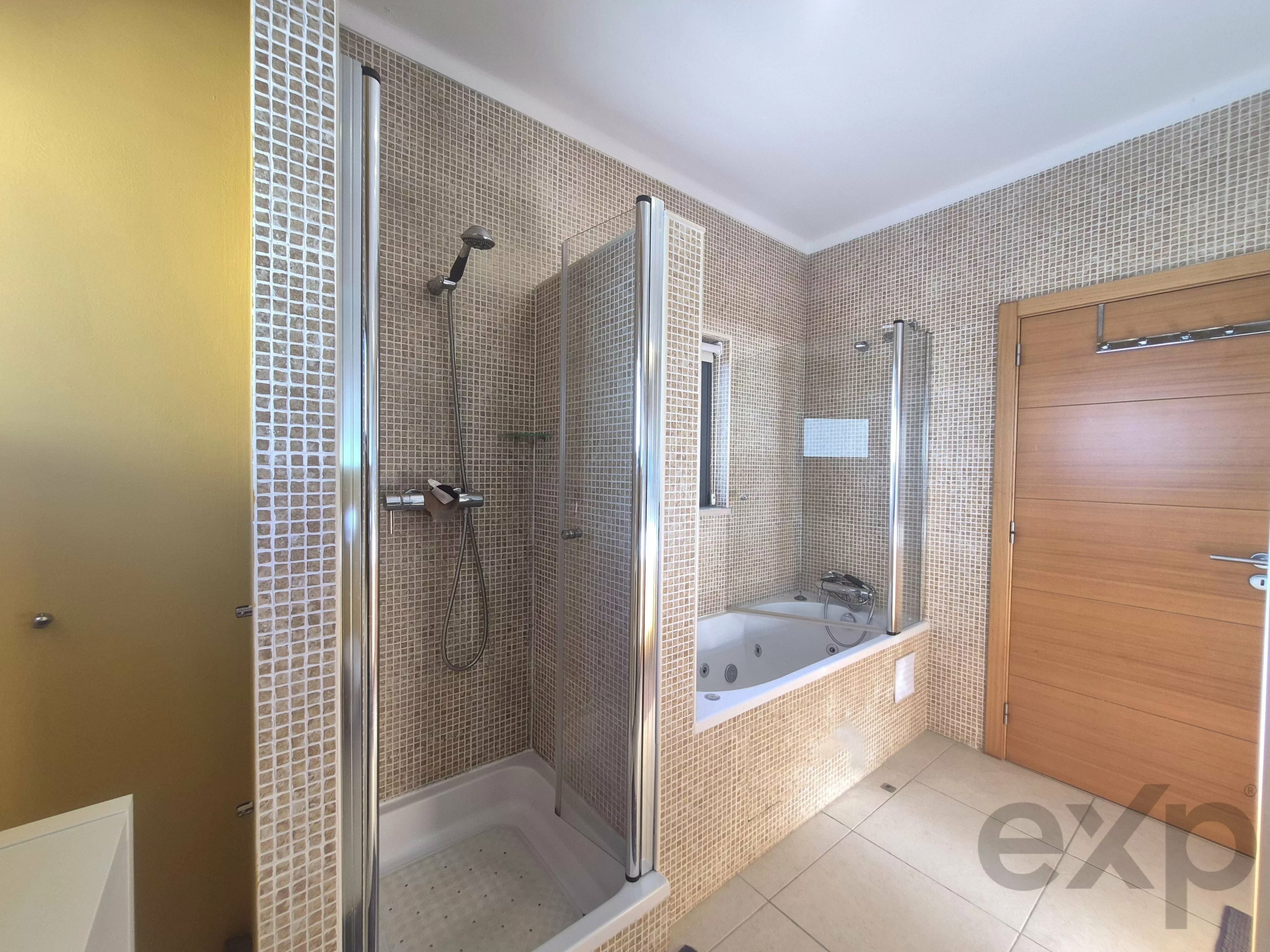 Semi-detached house with independent Apartment & rooftop – Exceptional panoramic view