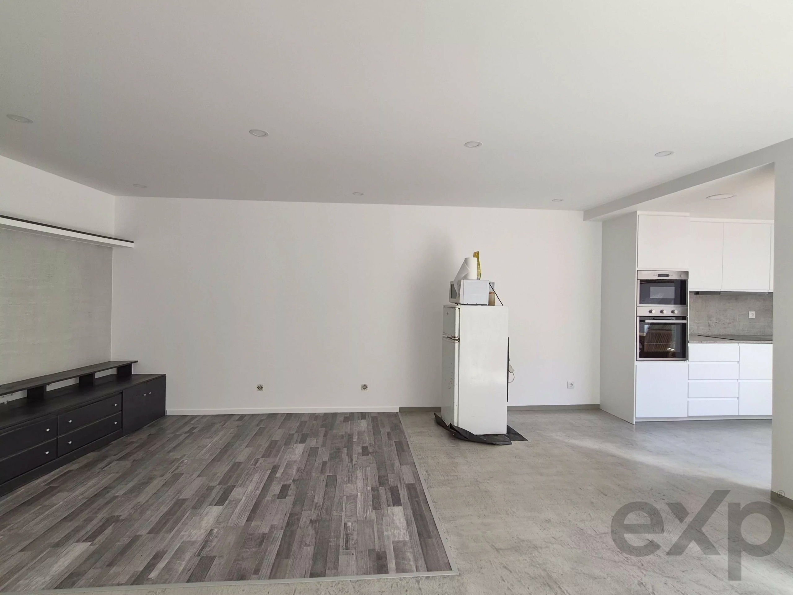 New house, 2 bedrooms, large patio, Alvor center