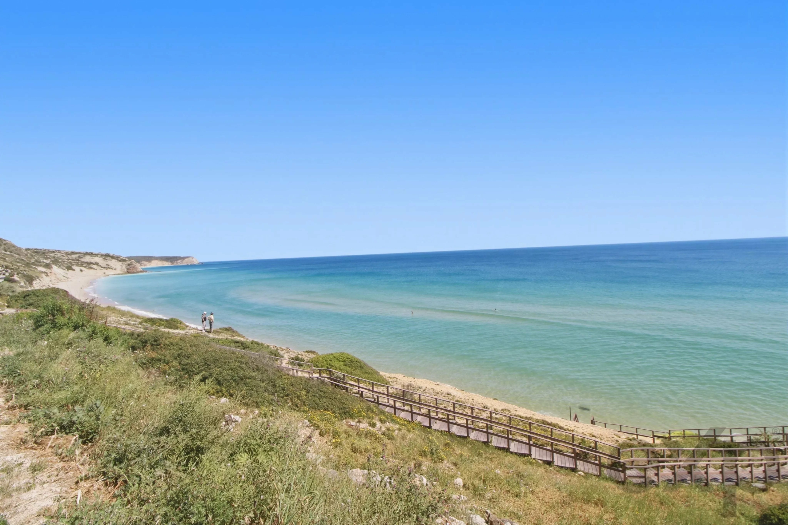 Beautiful 3-townhouse next to the beach with spectacular ocean views.