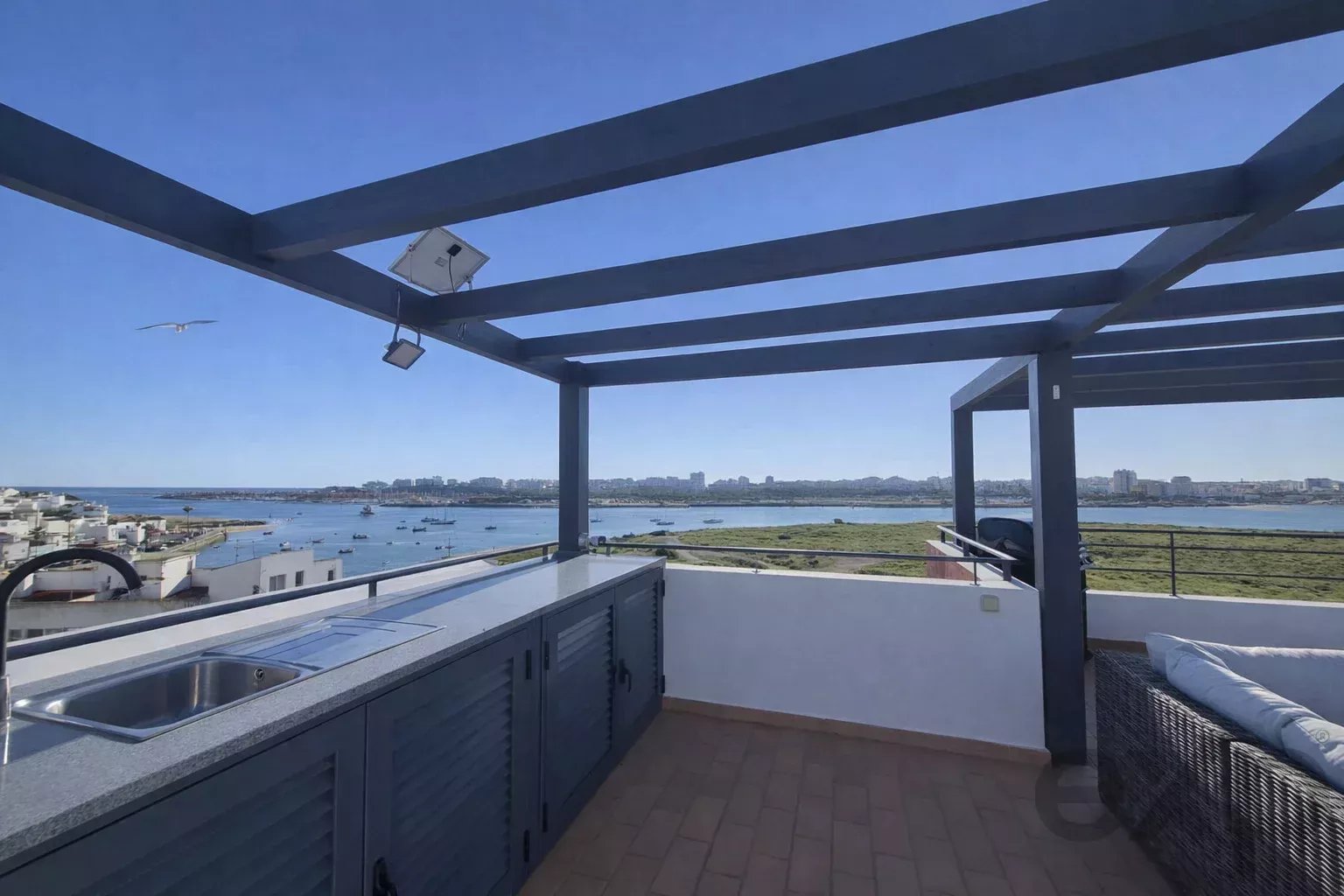 Semi-detached house with independent Apartment & rooftop – Exceptional panoramic view
