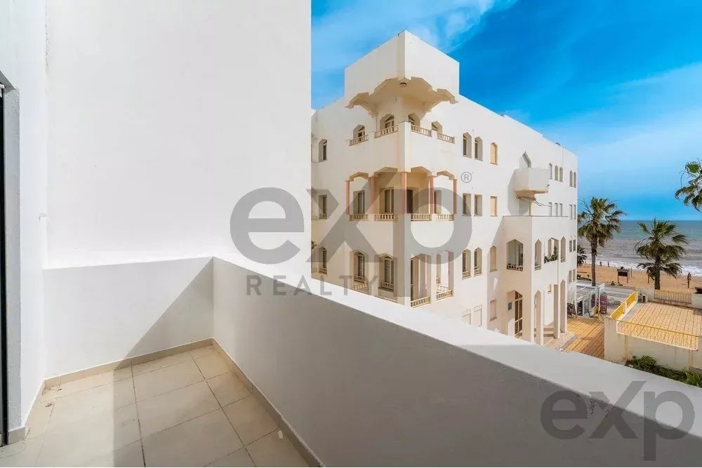 Modern 2-Bedroom Beachfront Apartment in Quarteira