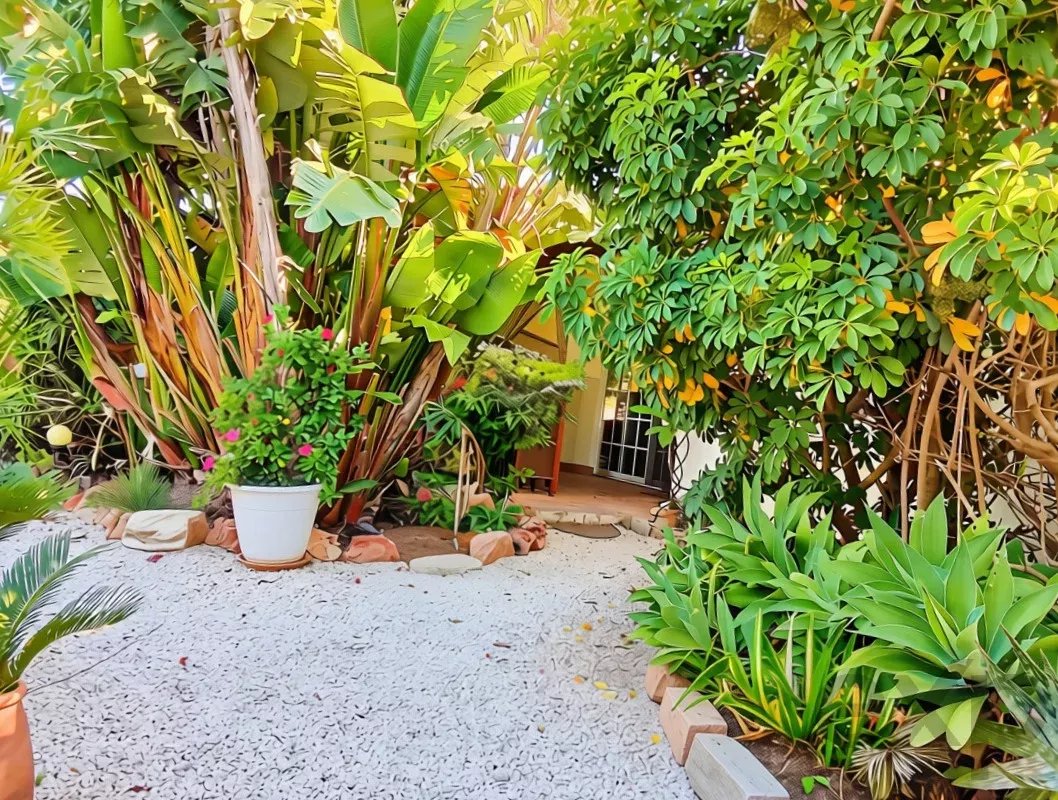 Exclusive property with five independent units and investment potential