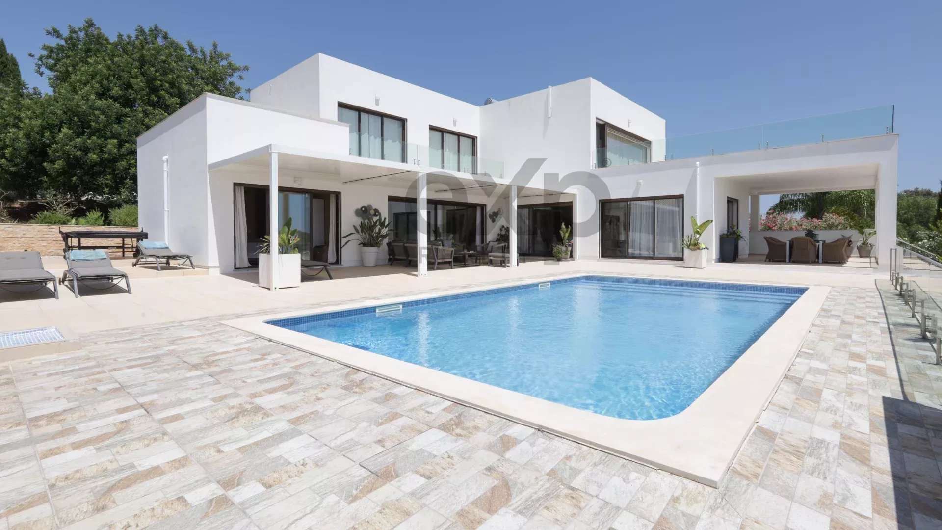 Luxury 4-bedroom villa of 437 m² with swimming pool – Mexilhoeira Grande, Portimão