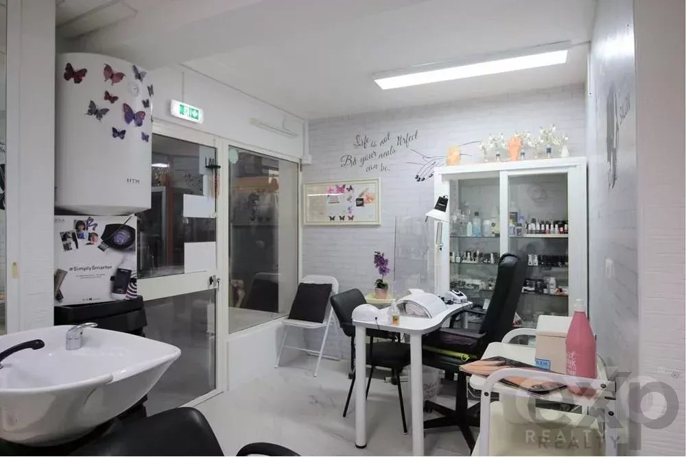 Store for sale in Cabanas shopping center