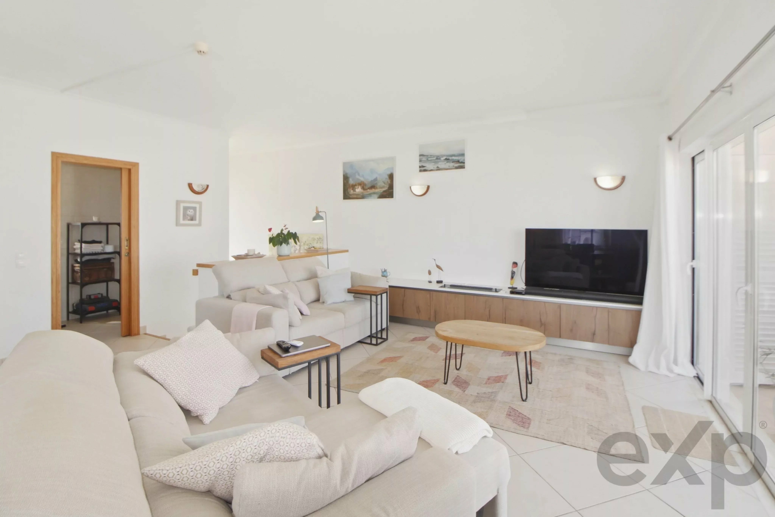 Beautiful 3-townhouse next to the beach with spectacular ocean views.