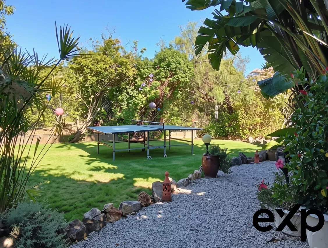 Exclusive property with five independent units and investment potential