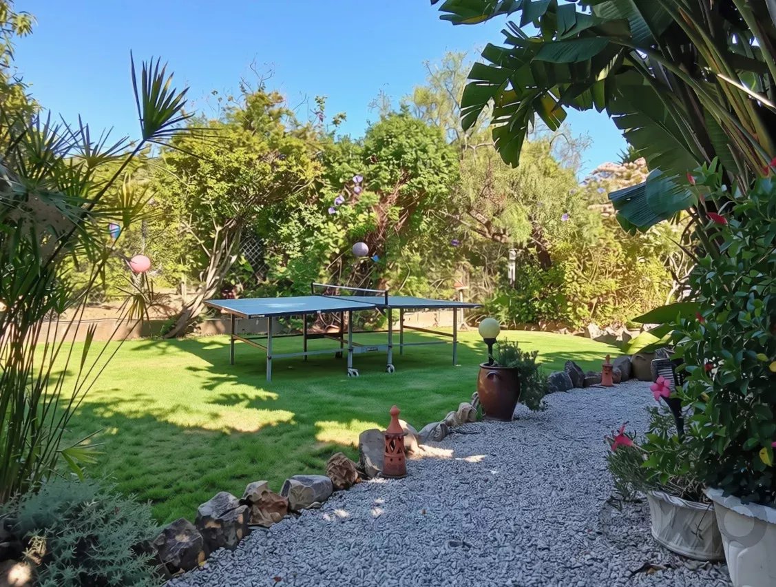 Exclusive property with five independent units and investment potential