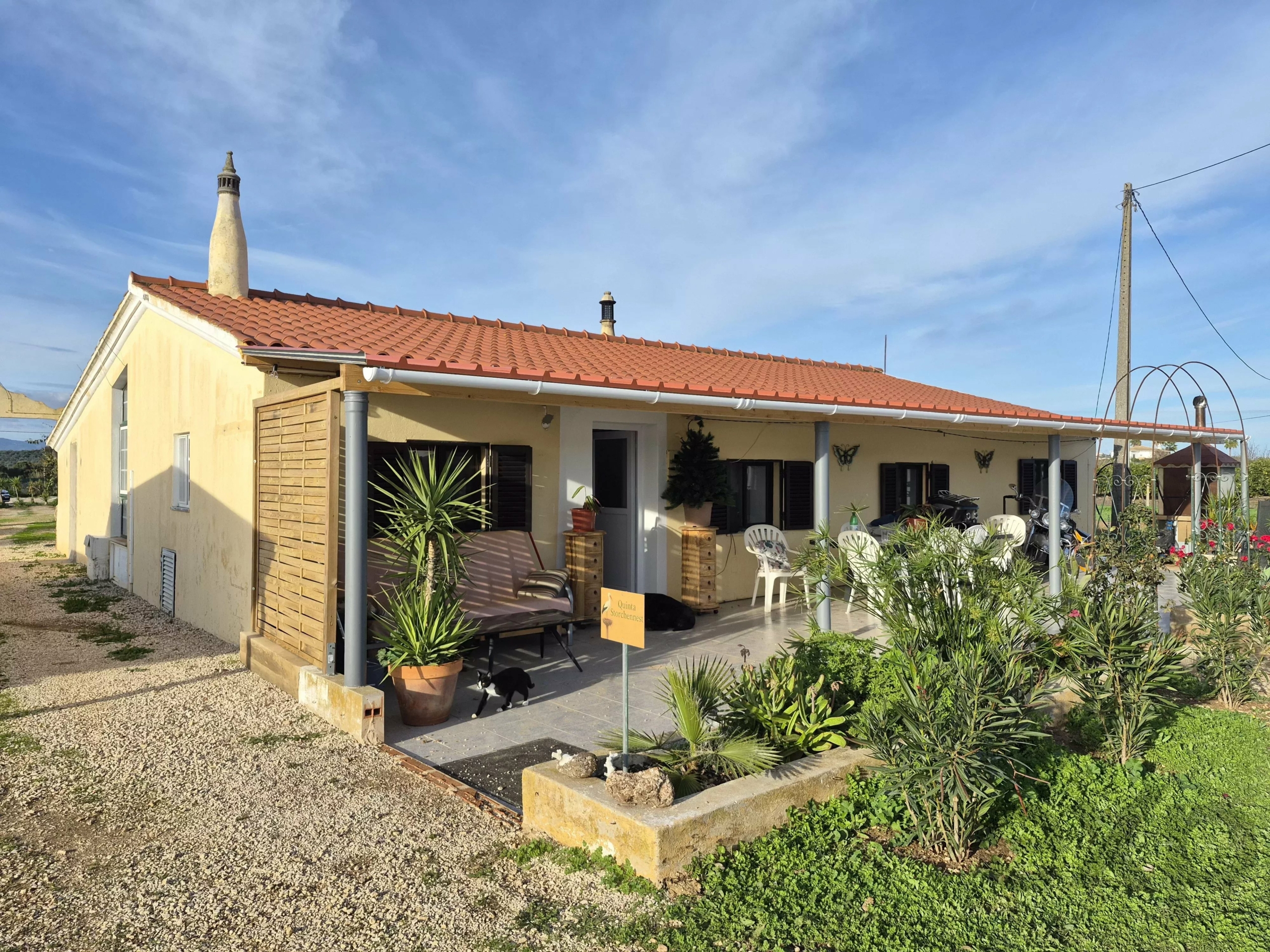 Renovated farmhouse ideally located in the middle of nature.