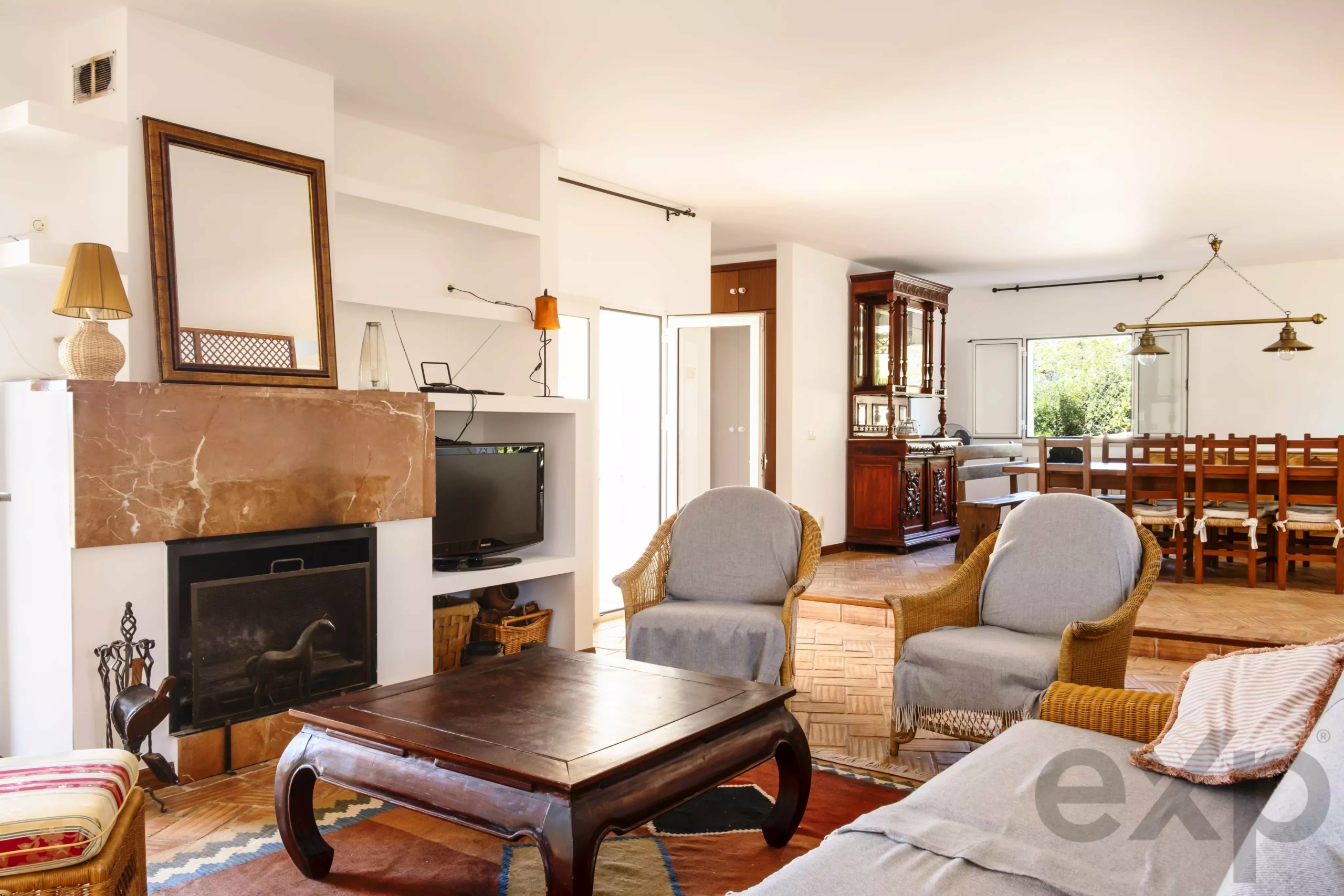 Country house with stunning views over the countryside and sea in the Algarve