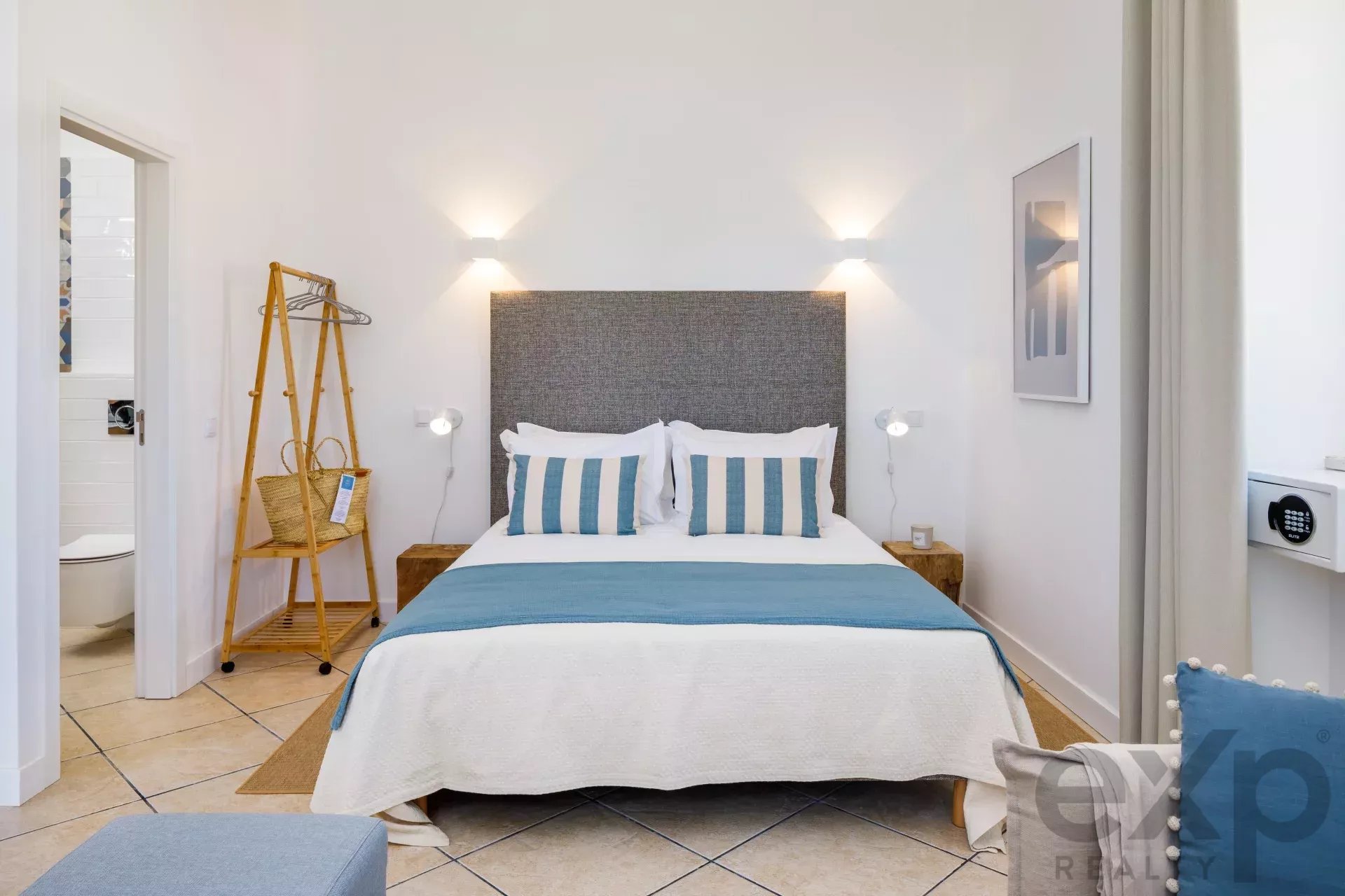 Operating Investment – 4 Beachside Studio Apartments in Central Carvoeiro