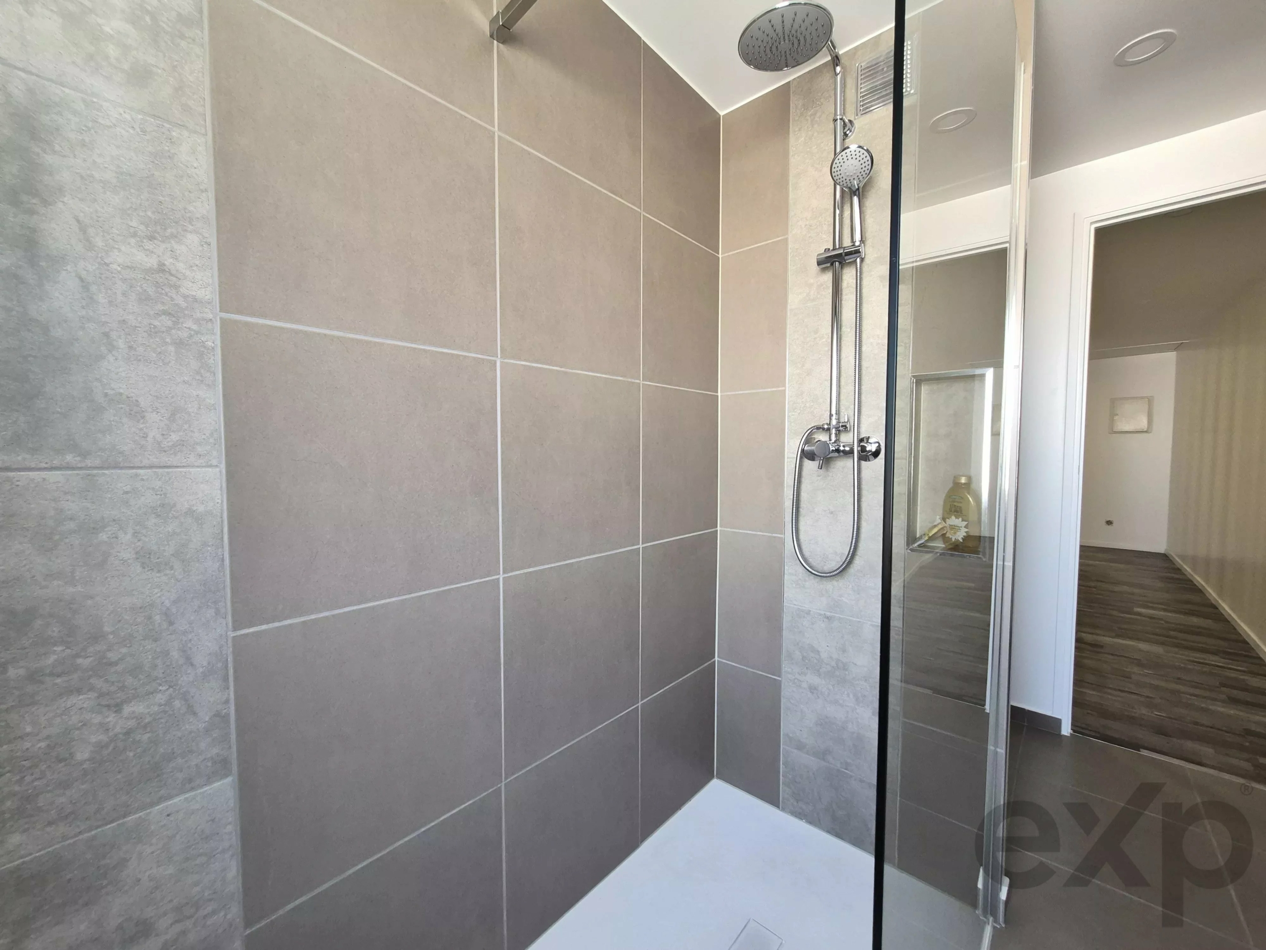 New house, 2 bedrooms, large patio, Alvor center