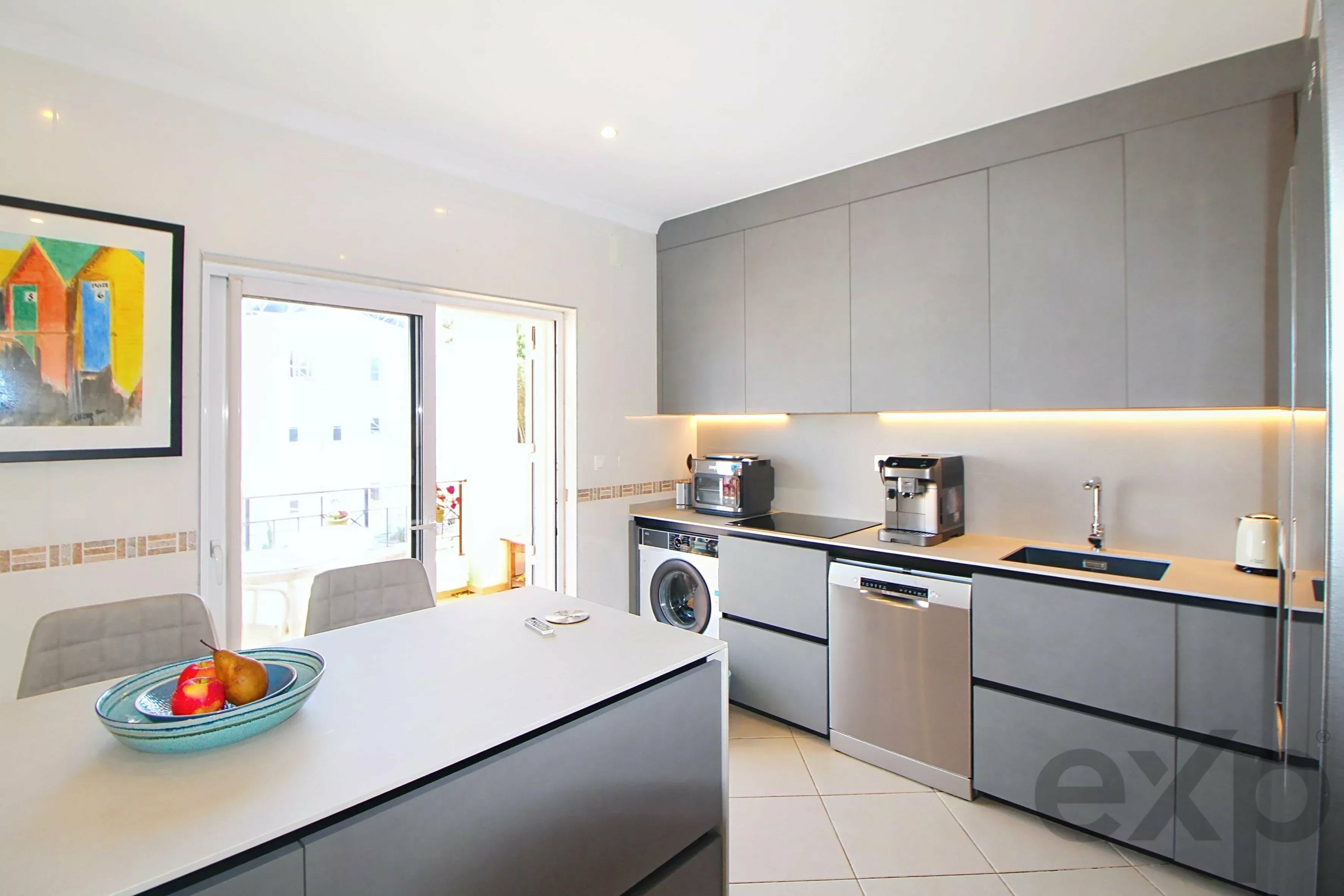 Beautiful 3-townhouse next to the beach with spectacular ocean views.