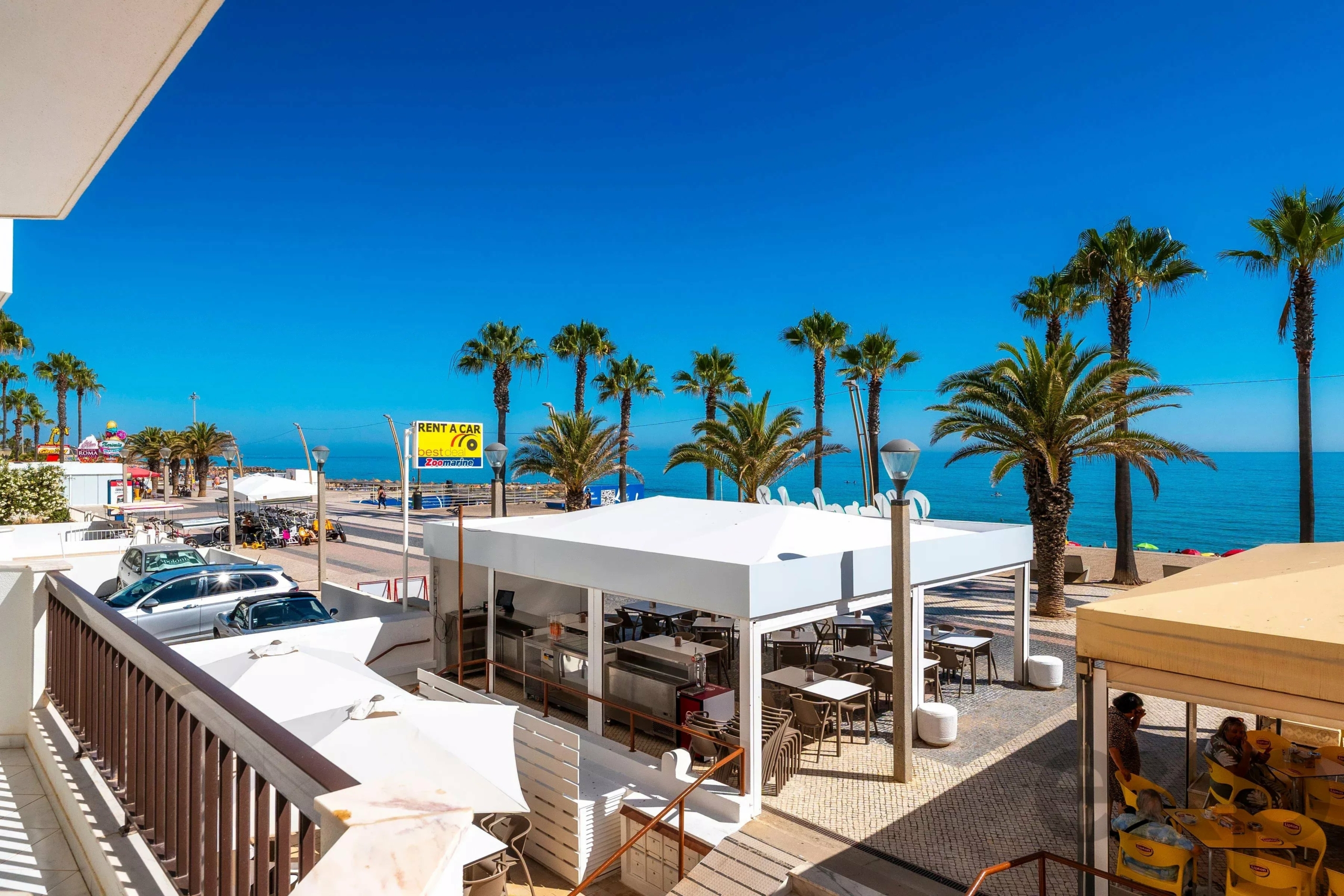 Modern beachfront apartment in Quarteira