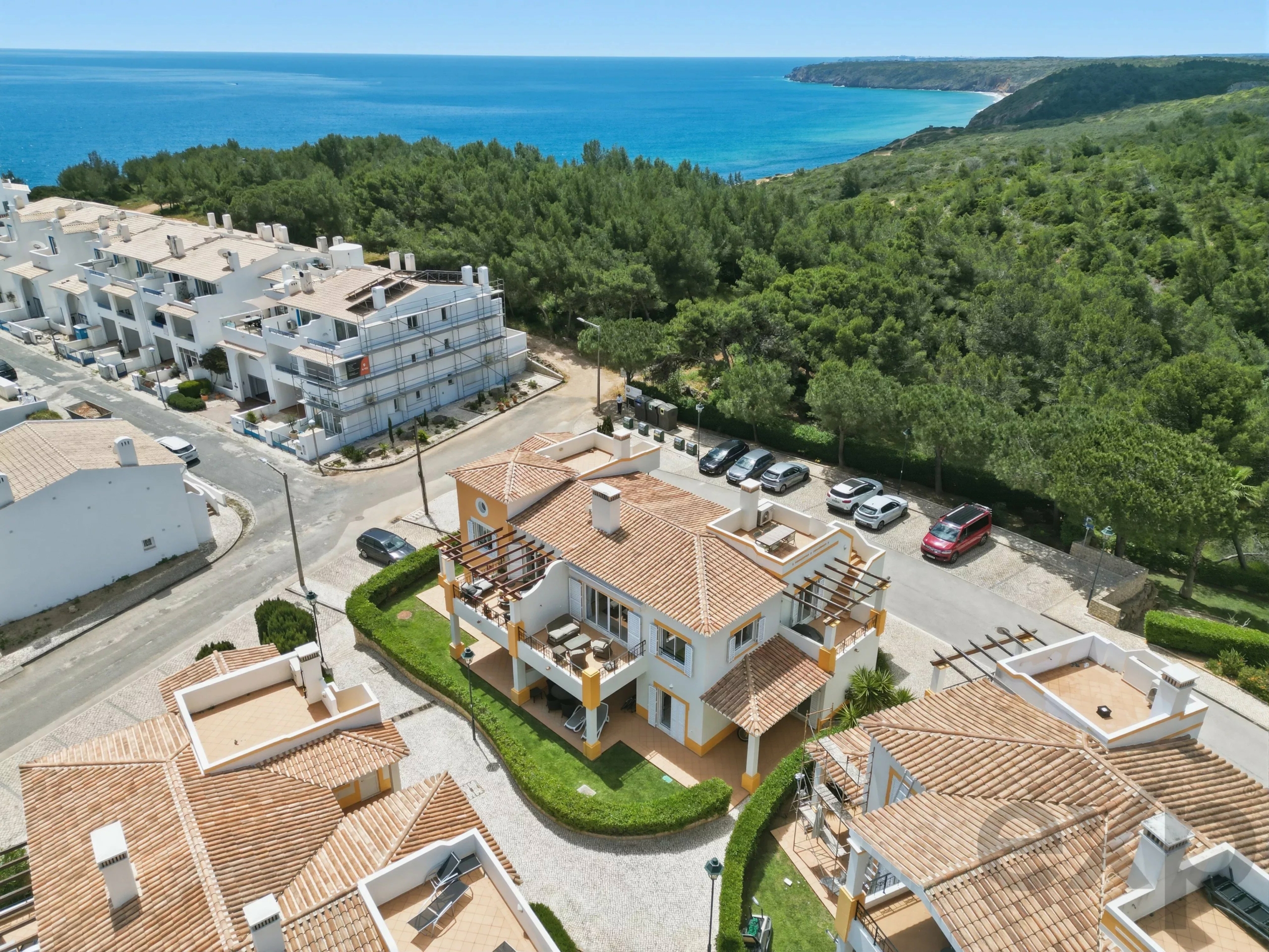 Beautiful 3-townhouse next to the beach with spectacular ocean views.