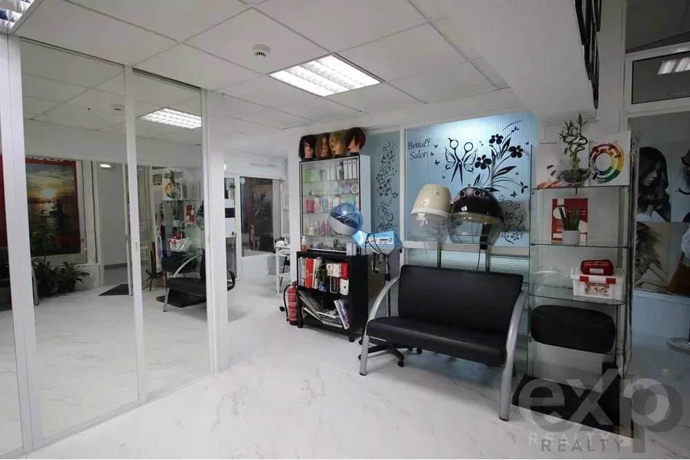 Store for sale in Cabanas shopping center