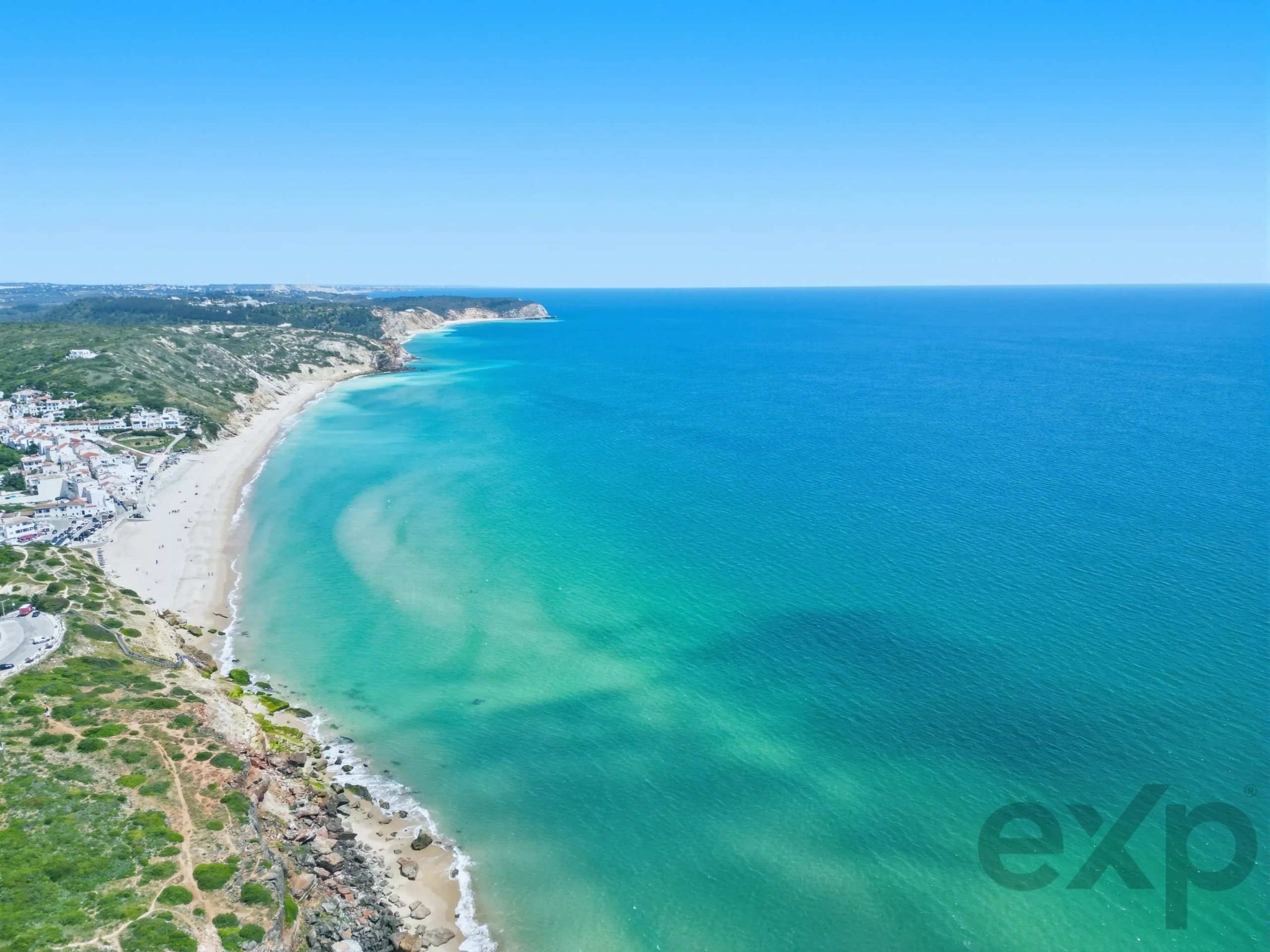 Beautiful 3-townhouse next to the beach with spectacular ocean views.