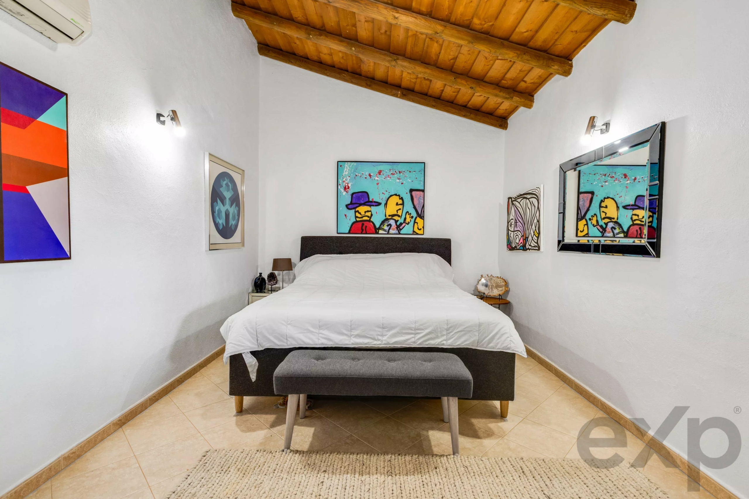 Beautiful Family Home with Equestrian Facilities Set in 2.3 hectares