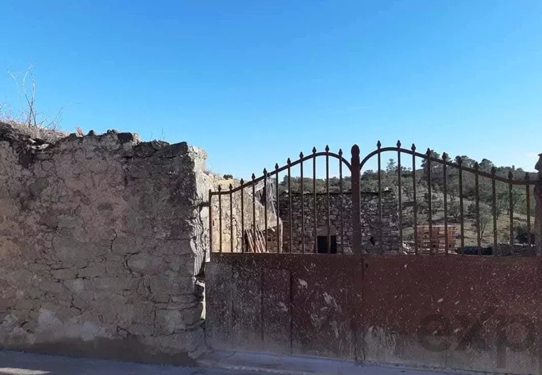Twee ruïnes met perceel grond nabij Salir – Loulé