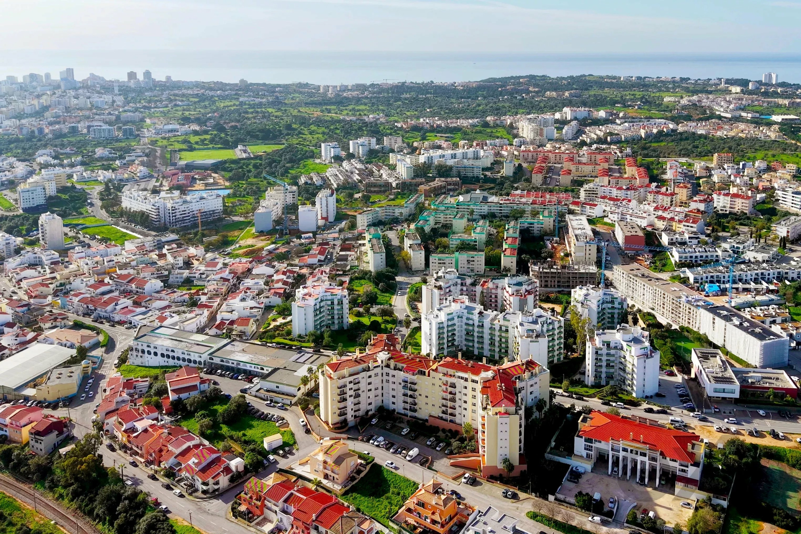 Penthouse exclusif de 3 chambres avec terrasse privée de 119 m², vue mer Portimão et Alvor, et vues panoramiques