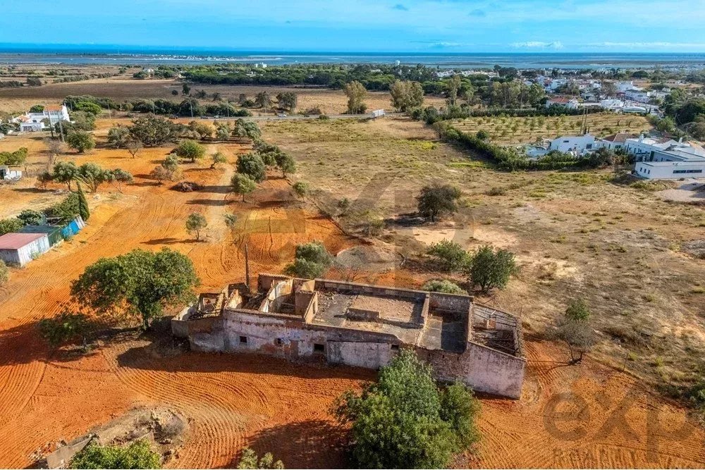 Investment Opportunity – Urban Land with Ruin and Rustic with panoramic sea views in Olhão