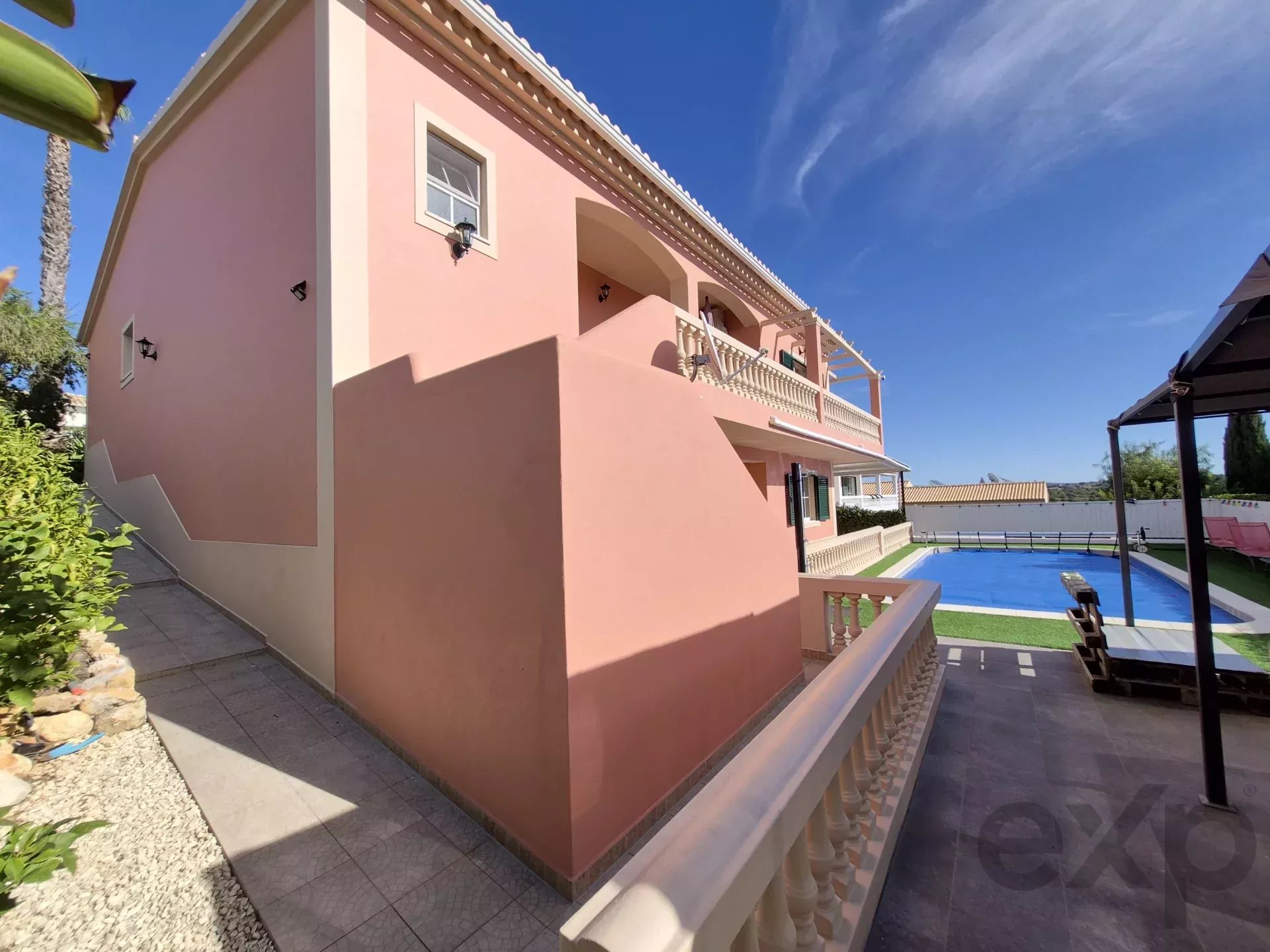 3-bedr. house + 1-bedr. annex, swimming pool and garage,