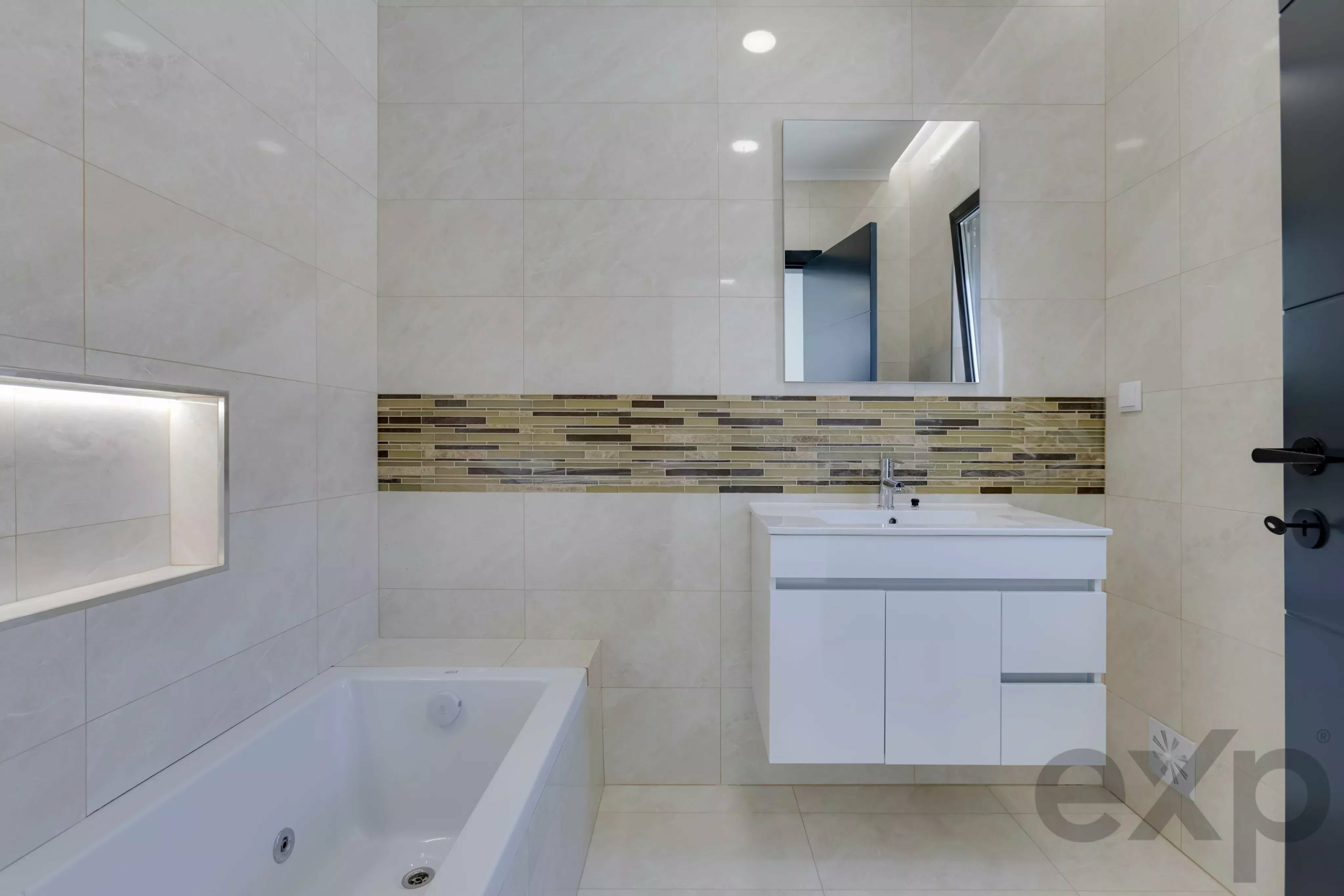New-Build Villa with Private Pool, Steps from Meia Praia, Lagos