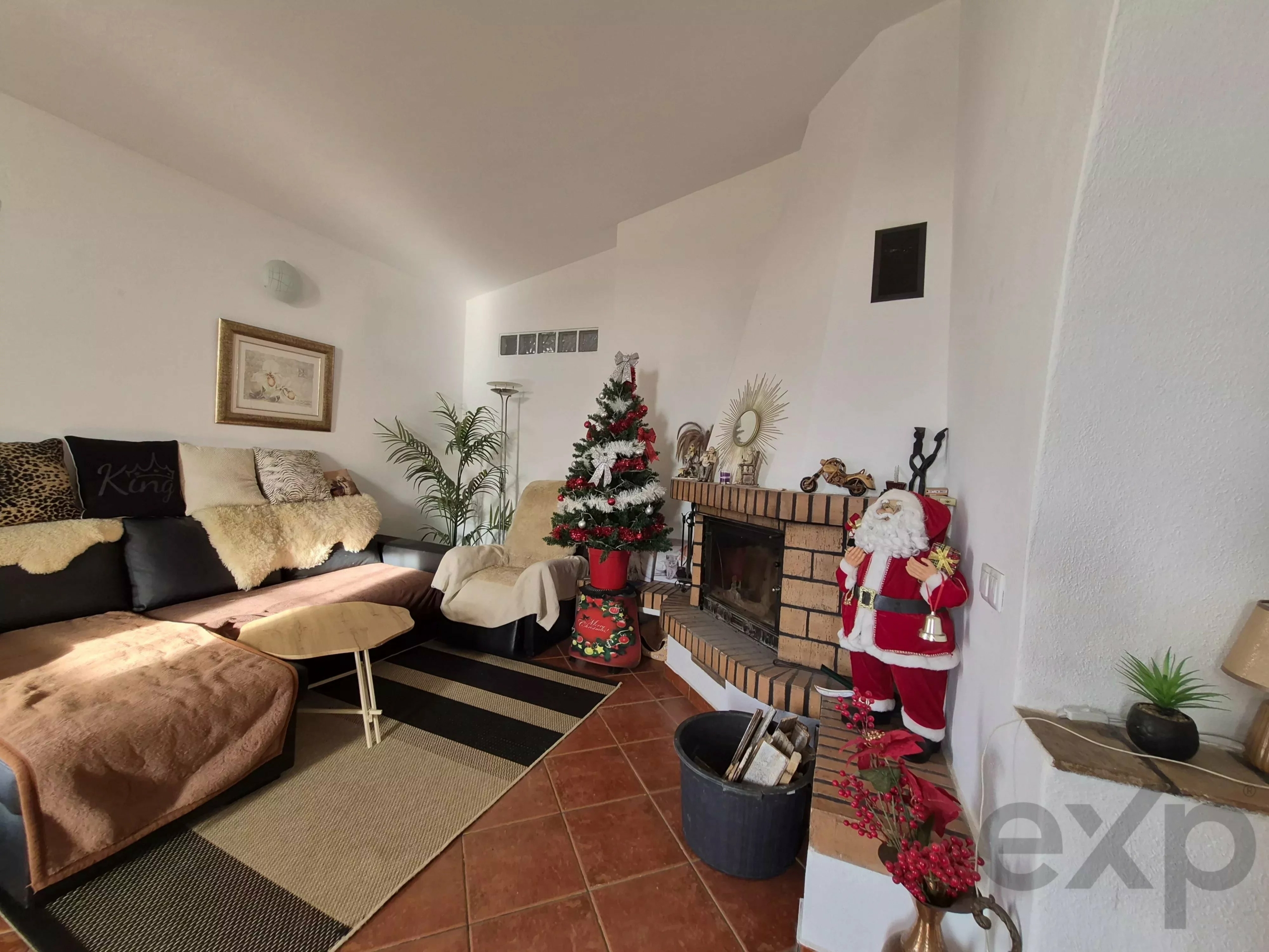 Renovated farmhouse ideally located in the middle of nature.