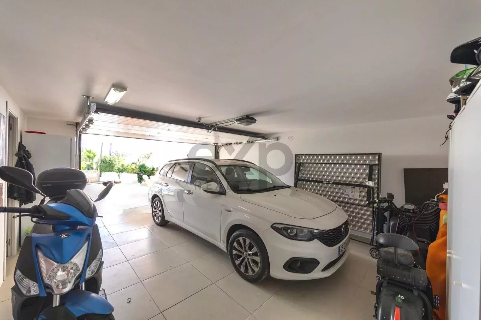 Luxury 4-bedroom villa of 437 m² with swimming pool – Mexilhoeira Grande, Portimão