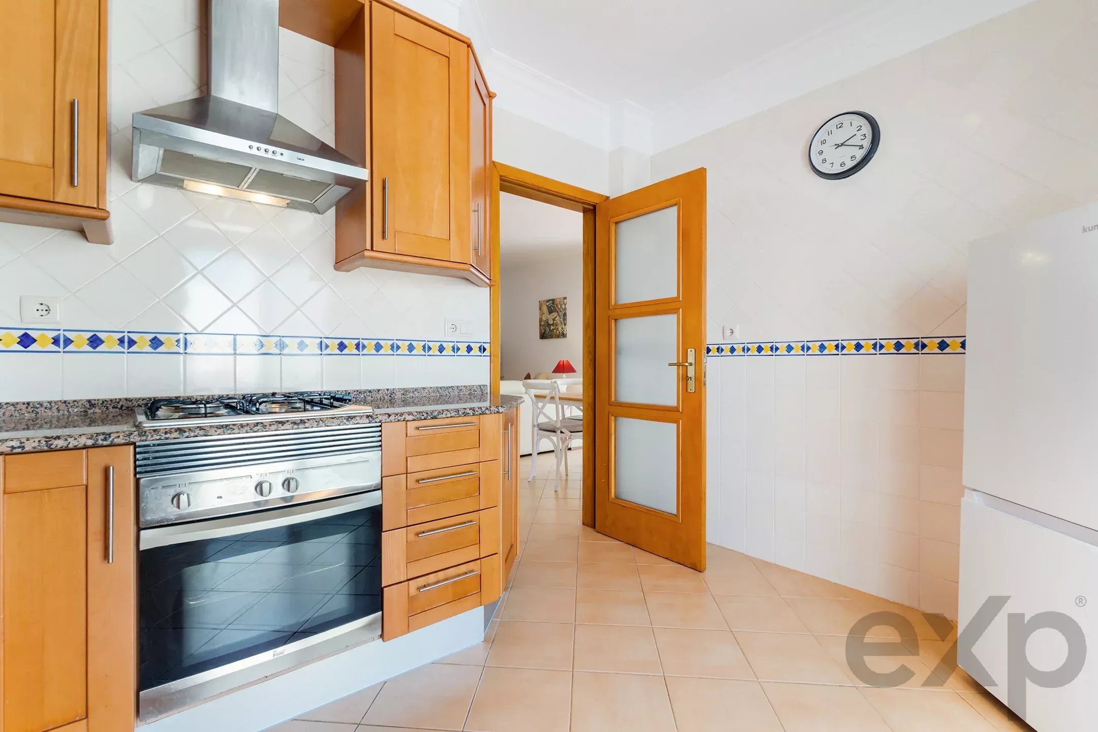 Furnished 2-bedroom apartment with terrace and parking in the centre of Cabanas de Tavira